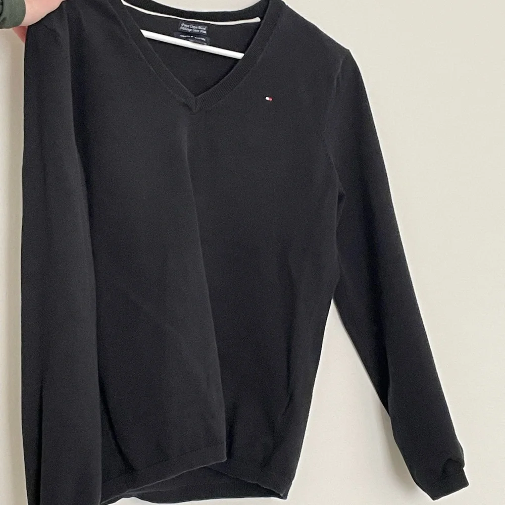 TH Sweater - Picture 1 of 3